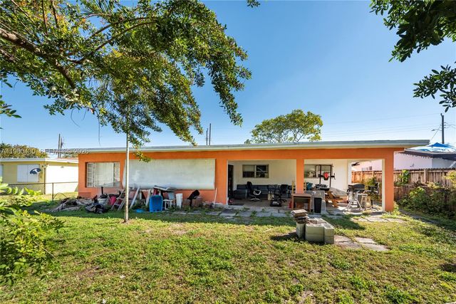 600 SW 11th Ave, Hallandale Beach, FL 33009