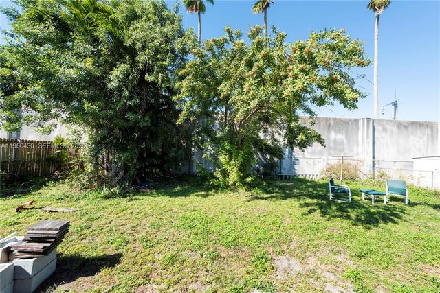 600 SW 11th Ave, Hallandale Beach, FL 33009