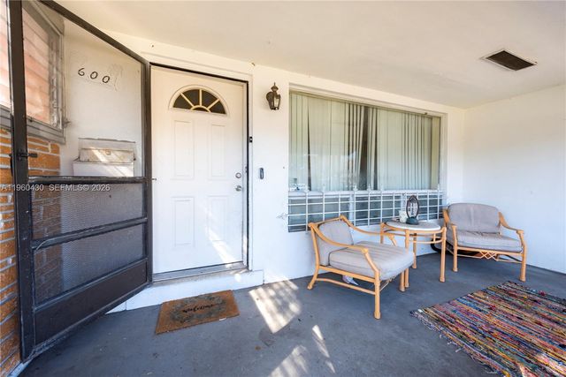 600 SW 11th Ave, Hallandale Beach, FL 33009