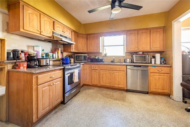 600 SW 11th Ave, Hallandale Beach, FL 33009