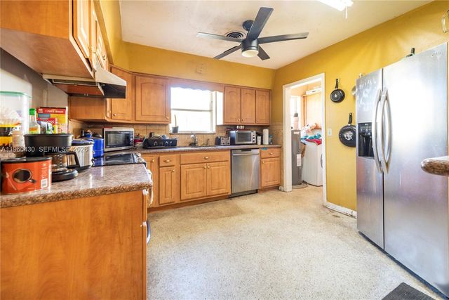 600 SW 11th Ave, Hallandale Beach, FL 33009