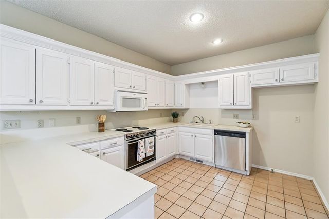 1899 Saddleback Boulevard 15, Norman, OK 73072