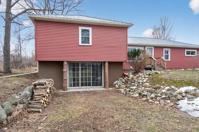 3465 E Bacon Road, Hillsdale, MI 49242