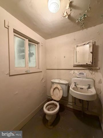 2464 KEYWORTH AVE, Baltimore, MD 21215