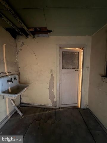 2464 KEYWORTH AVE, Baltimore, MD 21215