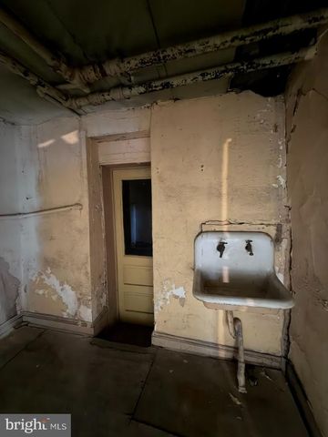 2464 KEYWORTH AVE, Baltimore, MD 21215