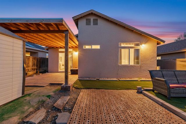 9908 Rawhide Avenue SW, Albuquerque, NM 87121