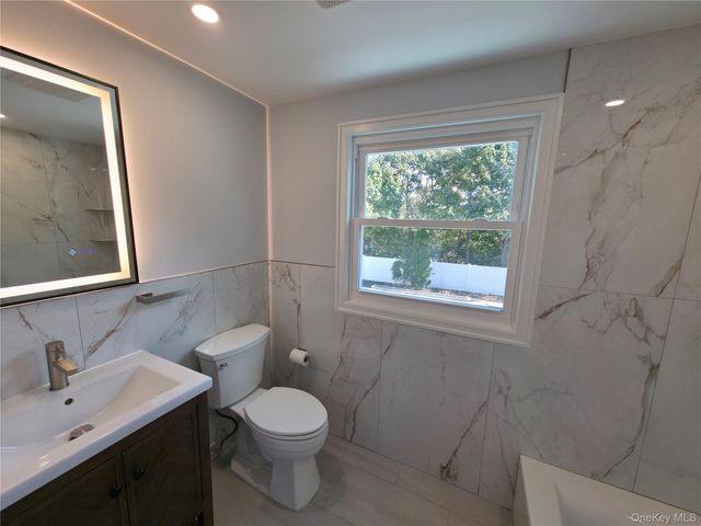 5 Bently Lane, Stony Brook, NY 11790