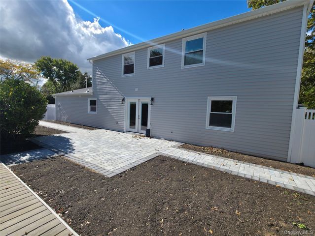 5 Bently Lane, Stony Brook, NY 11790