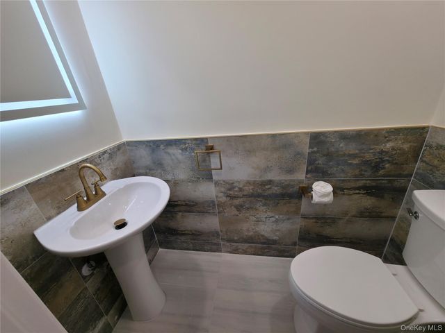 5 Bently Lane, Stony Brook, NY 11790