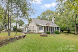 1819 Windsor Drive, Hendersonville, NC 28791
