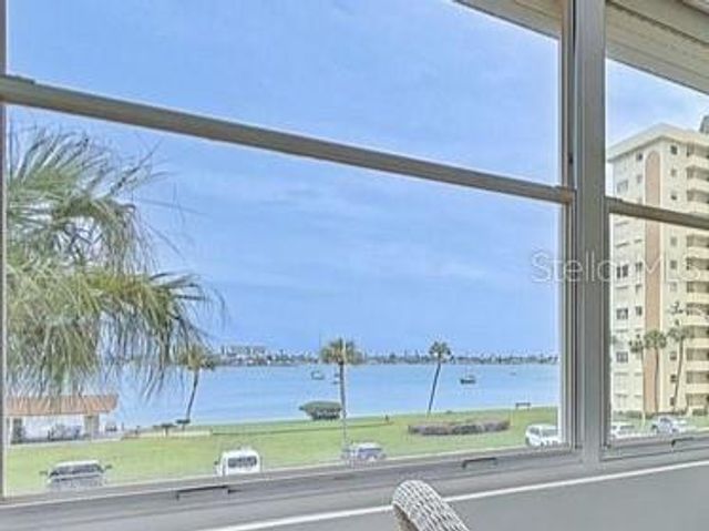 4550 COVE CIRCLE 302, St Petersburg, FL 33708