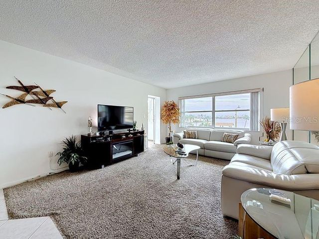 4550 COVE CIRCLE 302, St Petersburg, FL 33708