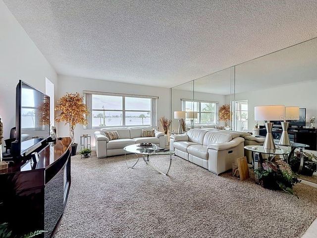 4550 COVE CIRCLE 302, St Petersburg, FL 33708
