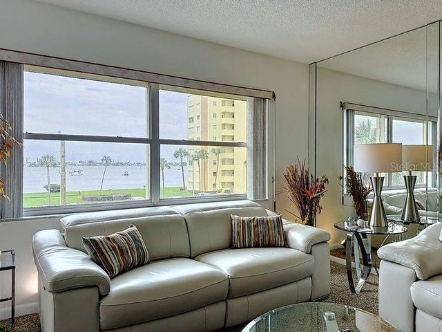4550 COVE CIRCLE 302, St Petersburg, FL 33708