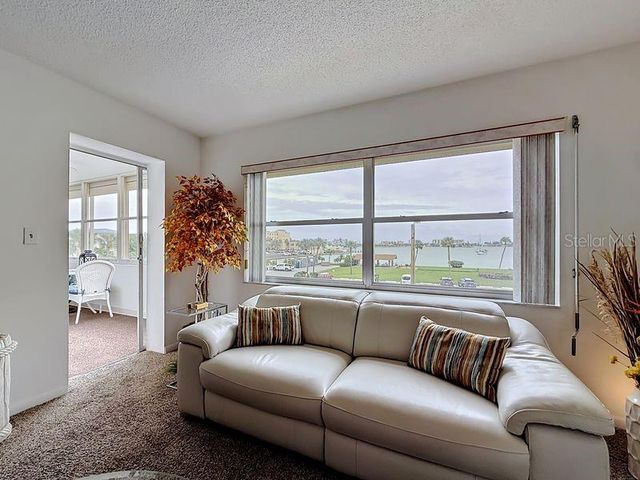 4550 COVE CIRCLE 302, St Petersburg, FL 33708