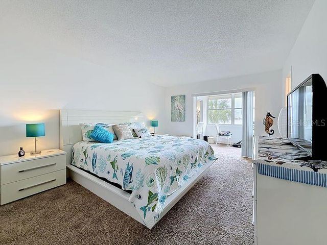 4550 COVE CIRCLE 302, St Petersburg, FL 33708