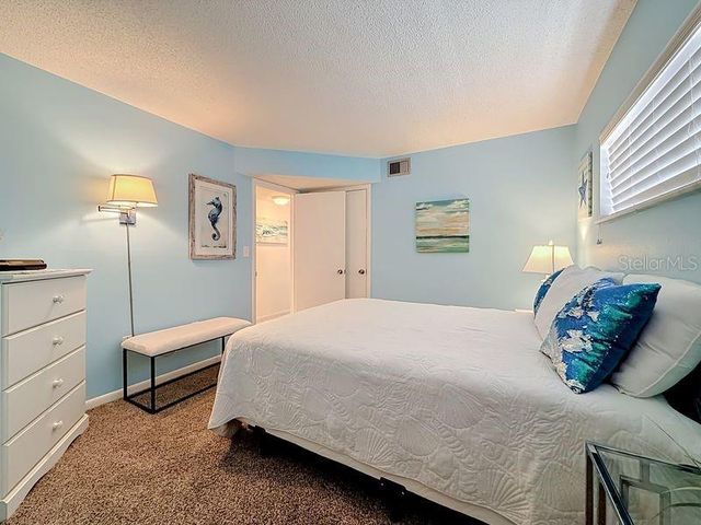 4550 COVE CIRCLE 302, St Petersburg, FL 33708