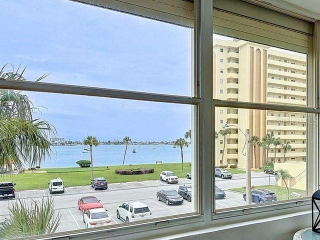 4550 COVE CIRCLE 302, St Petersburg, FL 33708