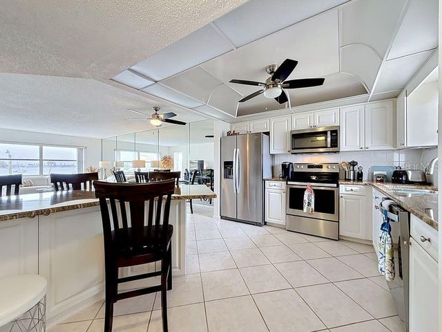 4550 COVE CIRCLE 302, St Petersburg, FL 33708