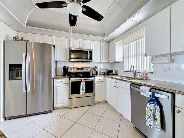 4550 COVE CIRCLE 302, St Petersburg, FL 33708