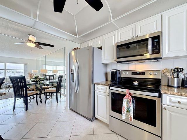 4550 COVE CIRCLE 302, St Petersburg, FL 33708