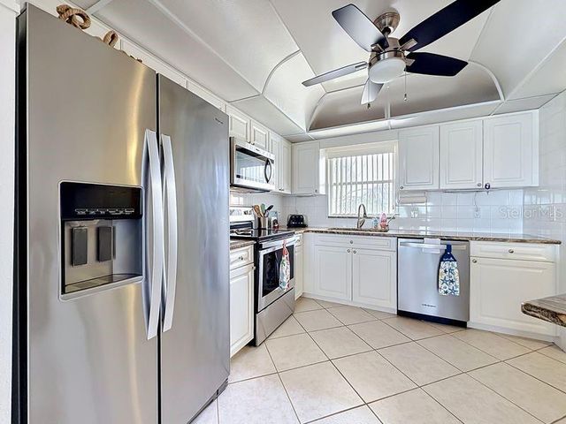 4550 COVE CIRCLE 302, St Petersburg, FL 33708