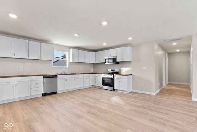 982 N Third Street, Austin, IN 47102