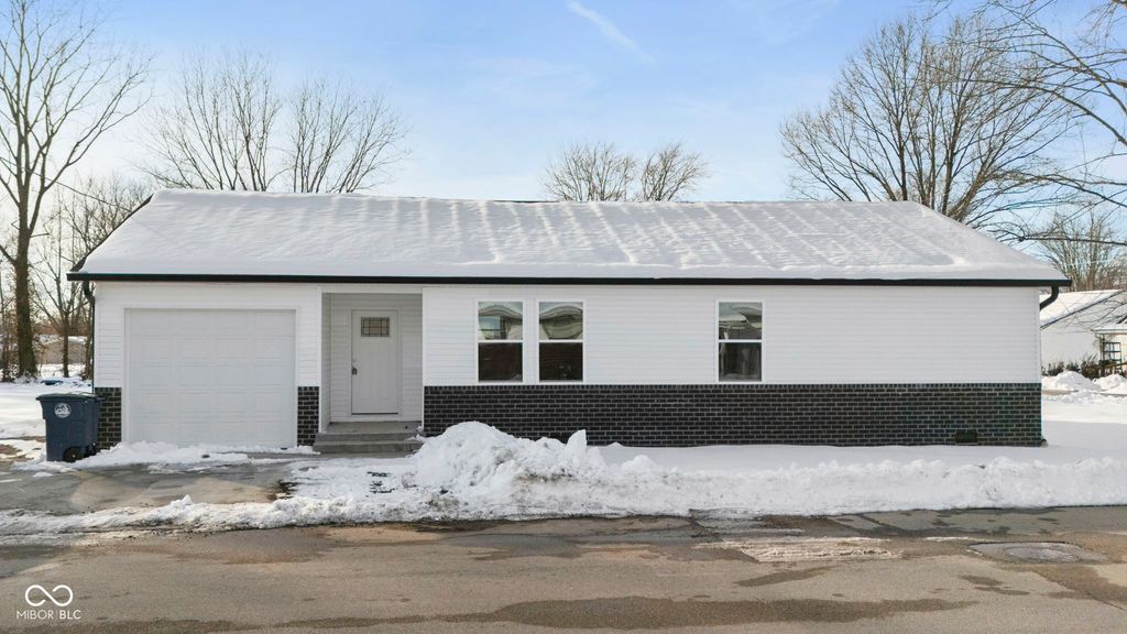 982 N Third Street, Austin, IN 47102