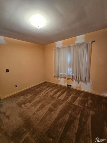 25425 Fairgrove Street, Woodhaven, MI 48183