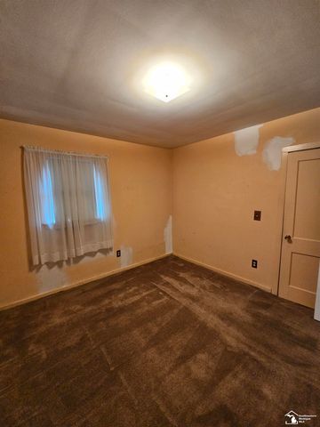 25425 Fairgrove Street, Woodhaven, MI 48183