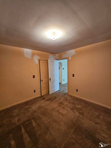 25425 Fairgrove Street, Woodhaven, MI 48183