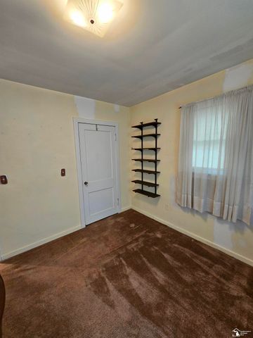 25425 Fairgrove Street, Woodhaven, MI 48183