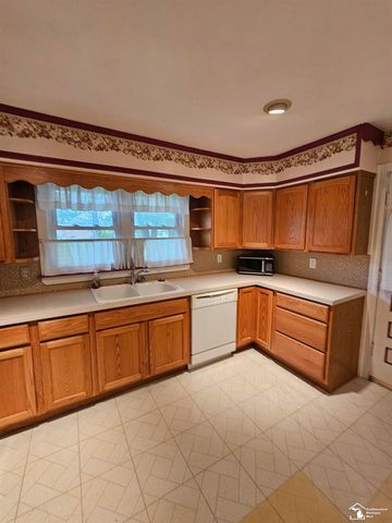 25425 Fairgrove Street, Woodhaven, MI 48183
