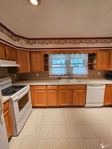 25425 Fairgrove Street, Woodhaven, MI 48183