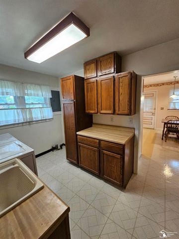 25425 Fairgrove Street, Woodhaven, MI 48183