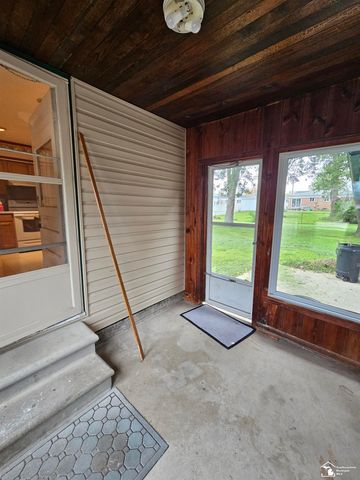 25425 Fairgrove Street, Woodhaven, MI 48183