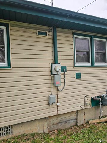 25425 Fairgrove Street, Woodhaven, MI 48183