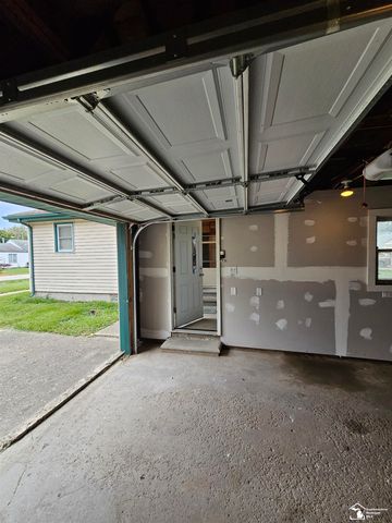 25425 Fairgrove Street, Woodhaven, MI 48183