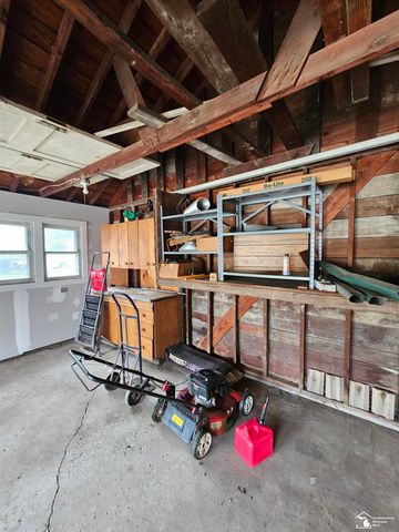 25425 Fairgrove Street, Woodhaven, MI 48183