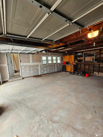 25425 Fairgrove Street, Woodhaven, MI 48183