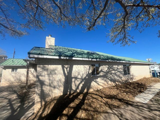 4812 Benton Avenue NW, Albuquerque, NM 87114