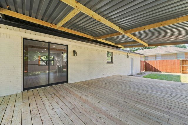802 Ranier Circle, Garland, TX 75041