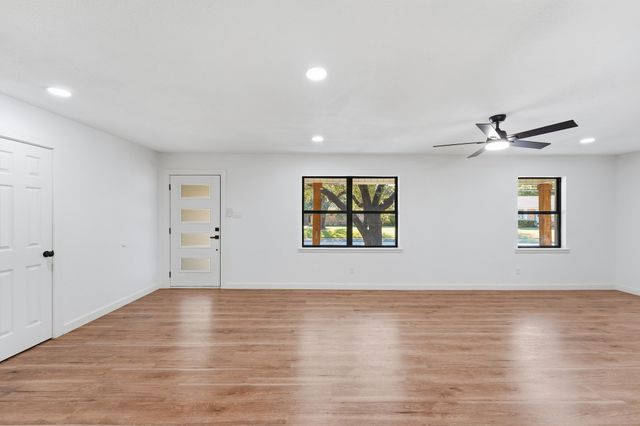802 Ranier Circle, Garland, TX 75041