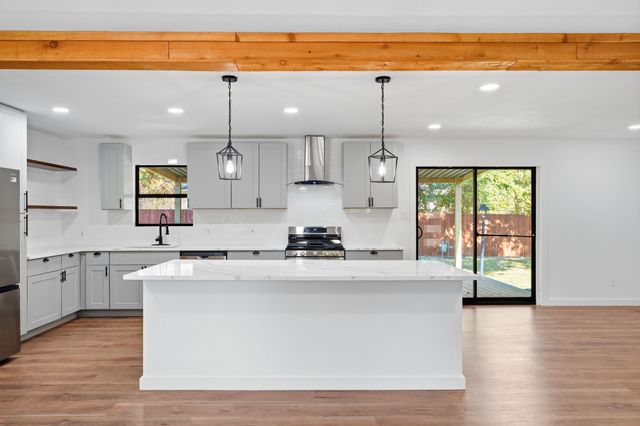 802 Ranier Circle, Garland, TX 75041