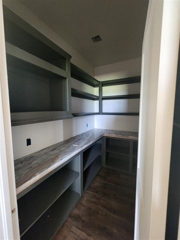 5481 NE Elk Point Rd, Elgin, OK 73538