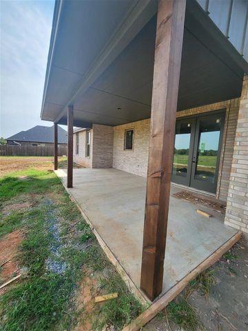 5481 NE Elk Point Rd, Elgin, OK 73538