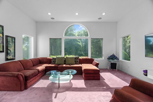 45 Brookview Court, Groton, CT 06340