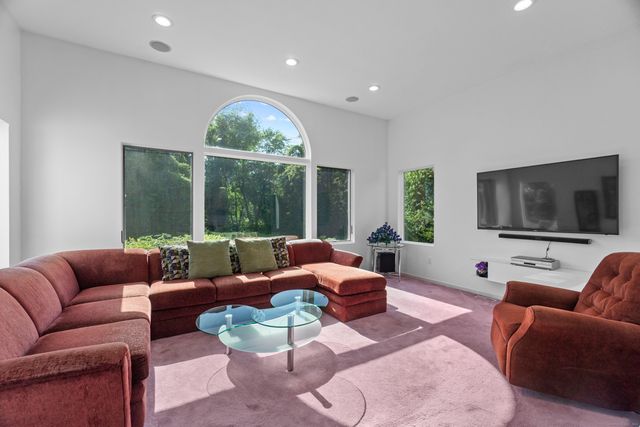 45 Brookview Court, Groton, CT 06340