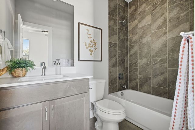 7924 Kennedy Hl Unit 2, San Antonio, TX 78235